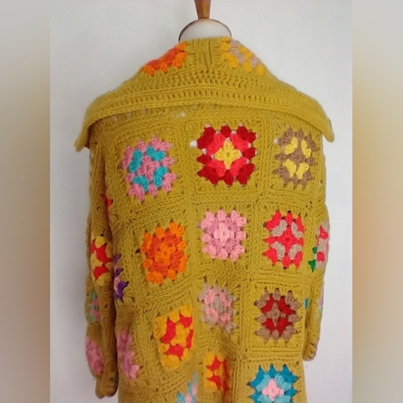 VINTAGE HAND CROCHETED CARDIGAN - Picture 12 of 12